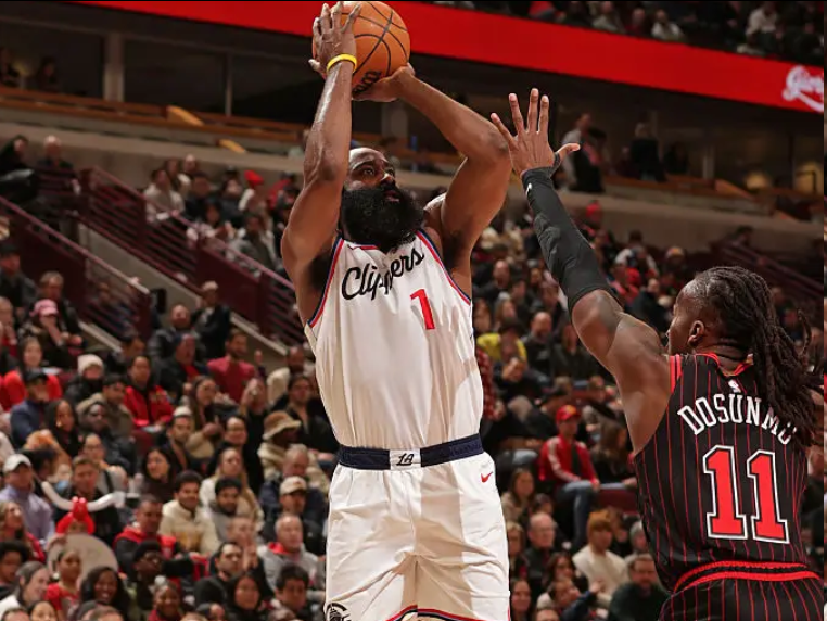 J9九游会官方网站-快船近16战13胜埋隐患！小卡缺战时4胜9负 第3次让对手进24+三分