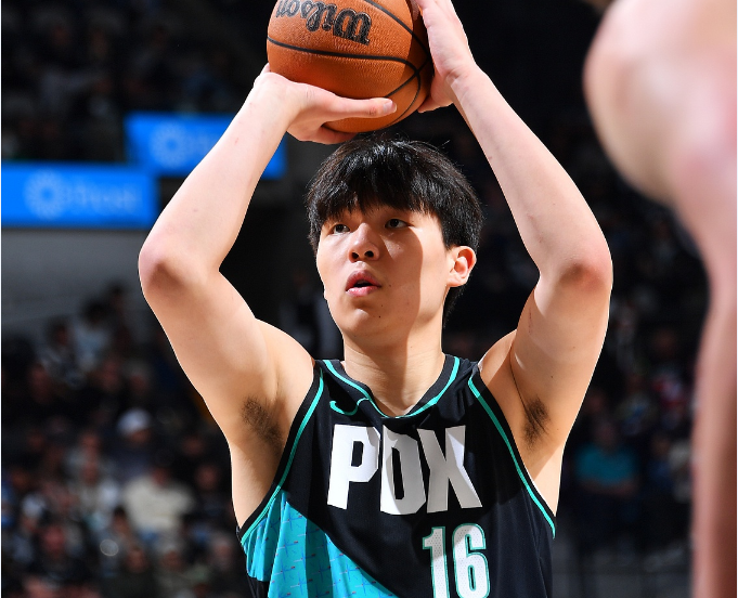 九游会-杨瀚森第20场DNP！开拓者大胜热火4连胜 阿夫迪亚伤退热巴32+10