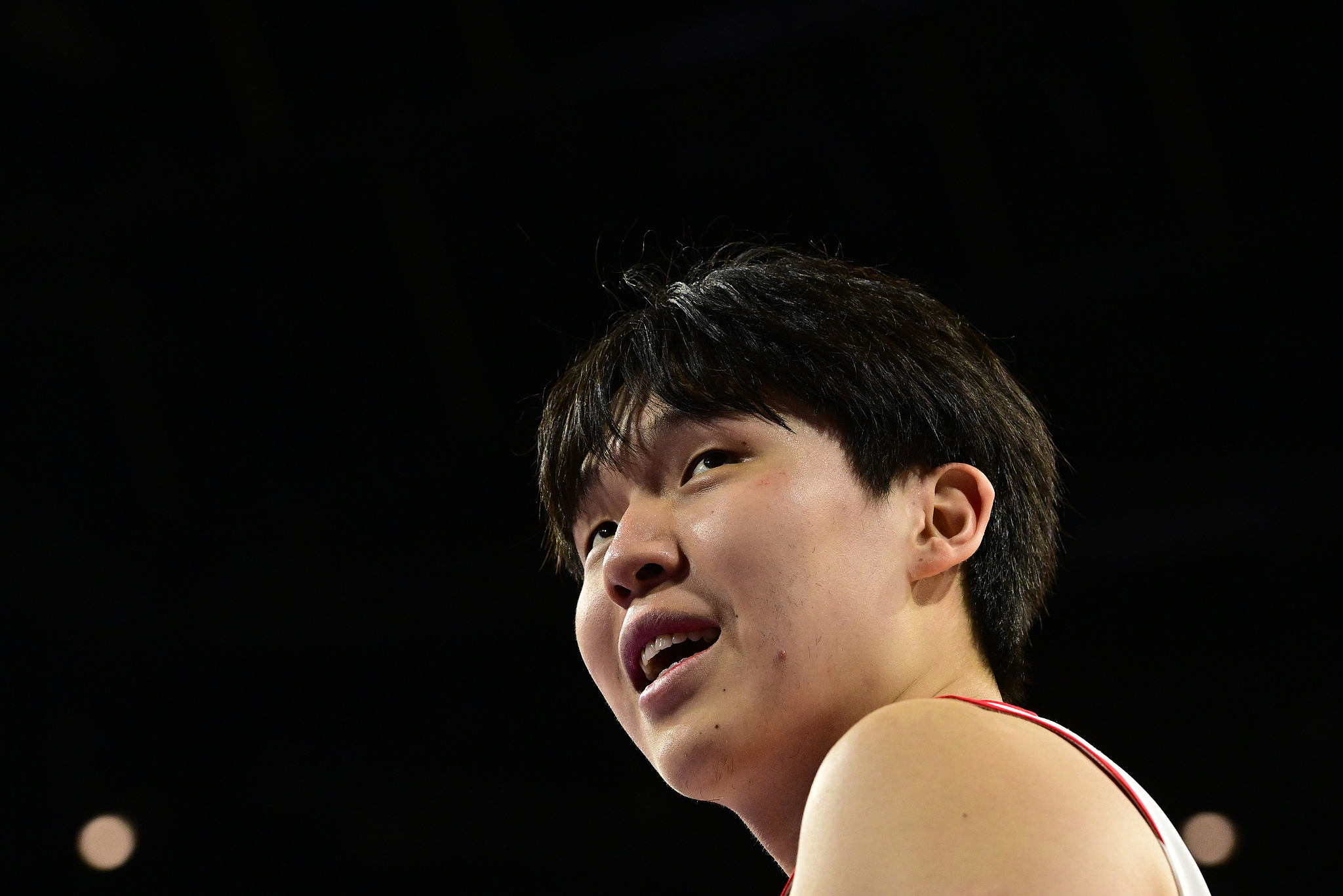 九游会登录入口-杨瀚森背靠背出战16分13板2助1帽 混音不敌快船